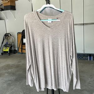 CAbi style #3052 serenity tee. Gray.